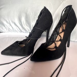 Cushioned inside to prevent excessive weight on the balls of the foot.